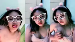 Gadis Cantik Remas Toket Imut