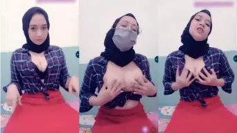 Hijab Kak Kiki Liveshow Remas Toketnya